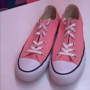 Women’s pink converse